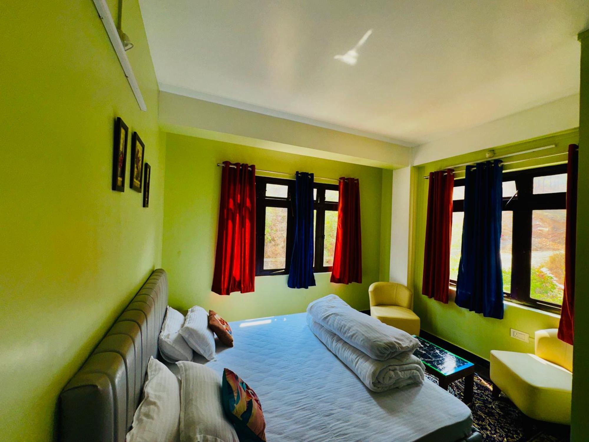 Xtsy Travellers Hostel Shillong Buitenkant foto