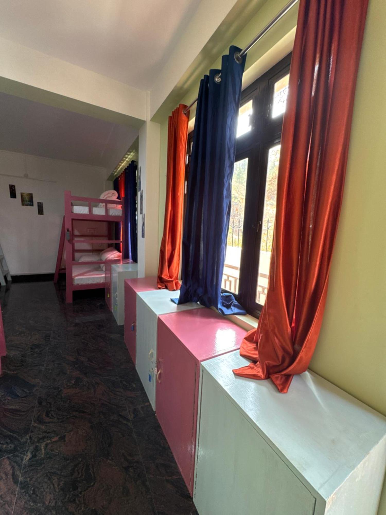 Xtsy Travellers Hostel Shillong Buitenkant foto
