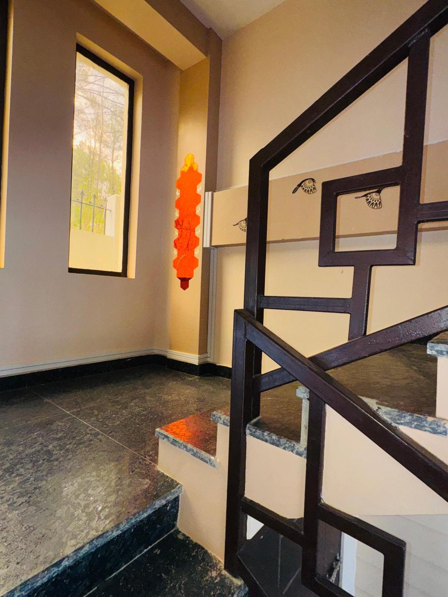 Xtsy Travellers Hostel Shillong Buitenkant foto